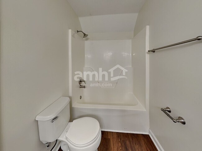 Building Photo - 626 Mable Dr