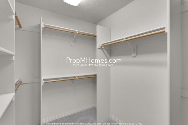 Building Photo - Three-Bedroom Loft-Style Home near Progress Ridge in Beaverton!