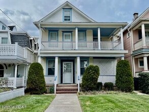 Building Photo - 11 Bath Ave