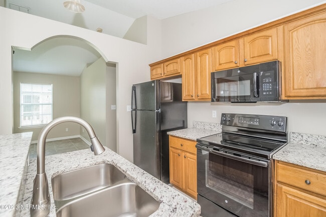 Building Photo - 10715 Ogalla Ave