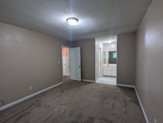 Building Photo - 4751 Tessie Ln