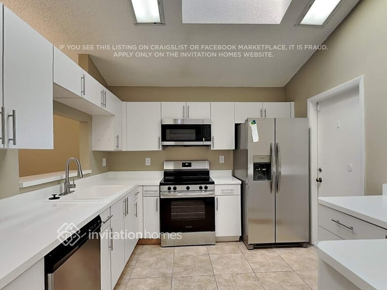 Building Photo - 14624 SW 127th Ct