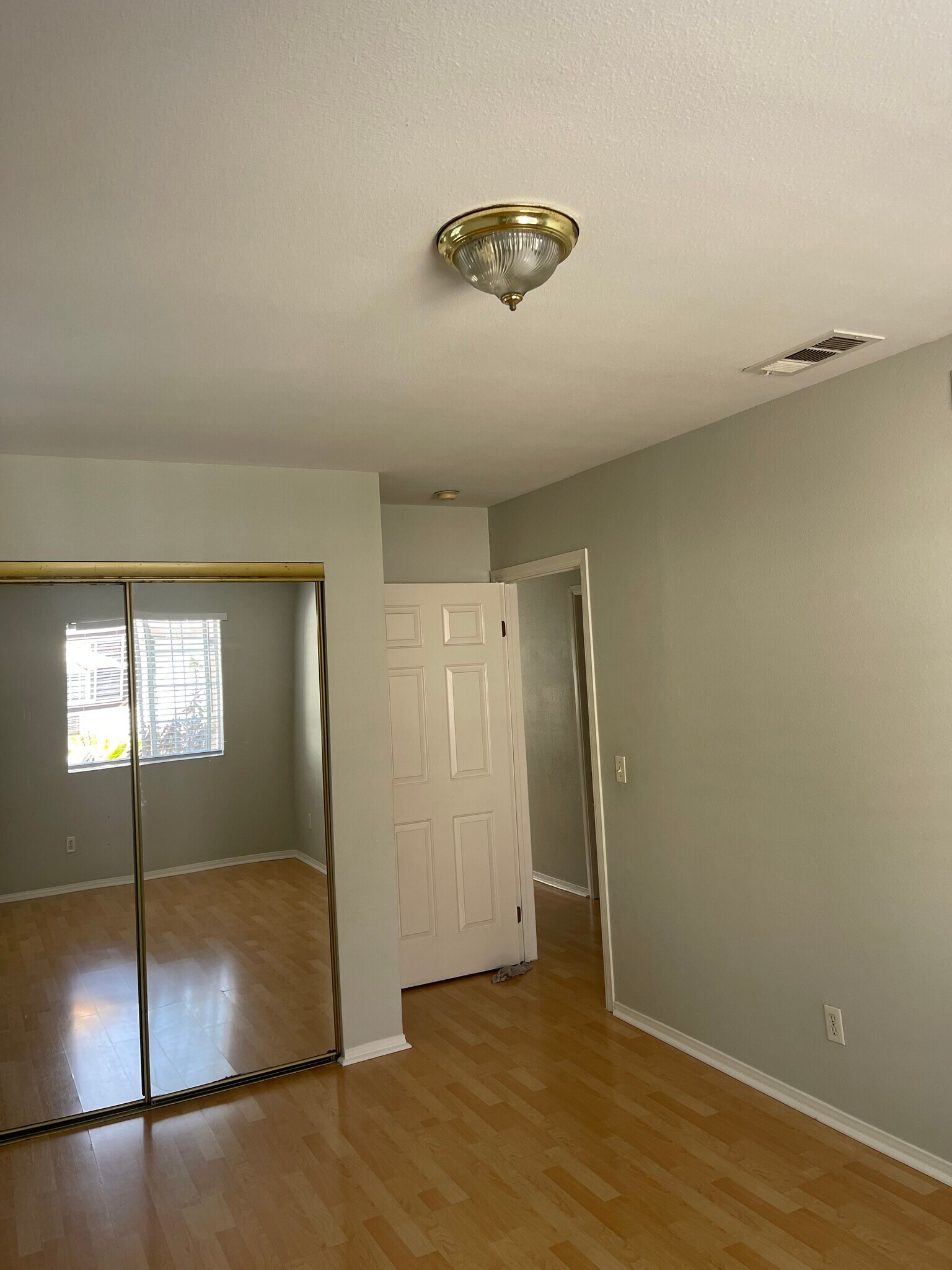 Building Photo - 1785 N Oxford Ave