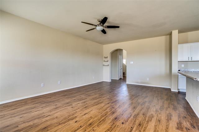 Building Photo - 301 Plum Dr