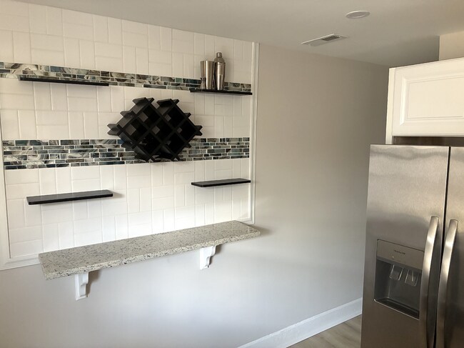 Building Photo - 832 W 35th St