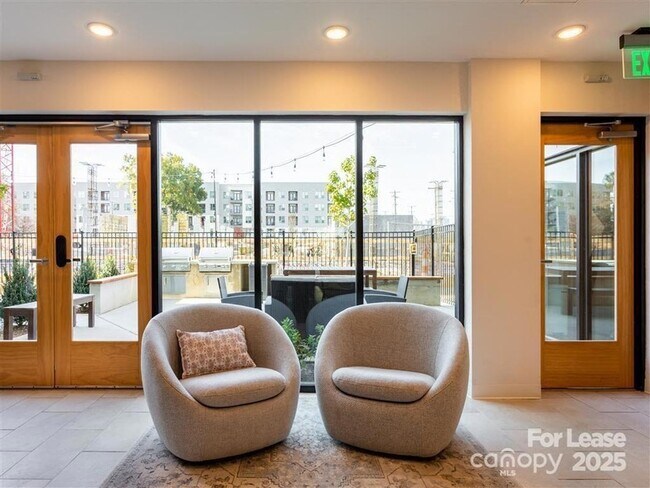 Building Photo - 1824 N Brevard St