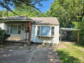 Building Photo - $975- 3 bedroom / 1 bathroom - Single Fami...