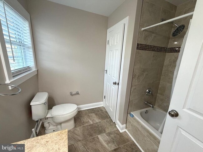 Building Photo - 728 18th St S