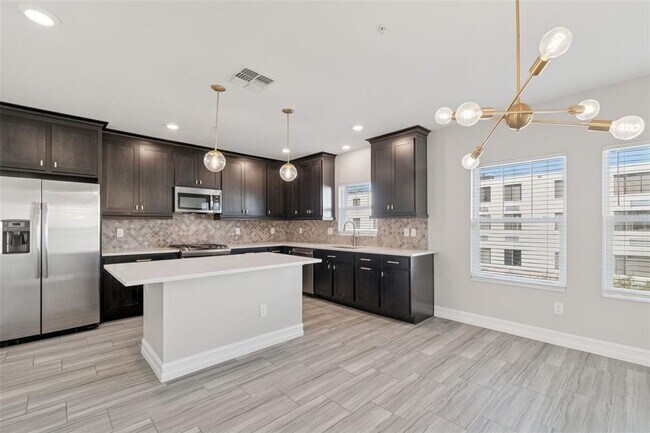 Building Photo - 4921 W Paul Ave