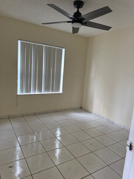 Building Photo - 6153 Moonbeam Dr