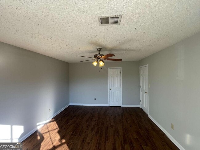 Building Photo - 6387 Seths Way