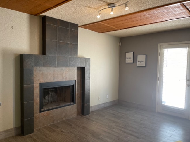 Building Photo - 7560 Luz De Lumbre Ave
