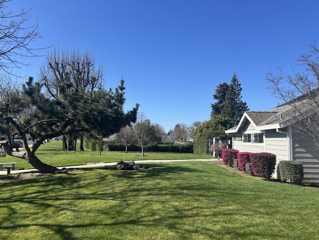 Building Photo - 2252 Southport Ln