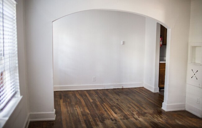 Building Photo - 1843 16th Ave S