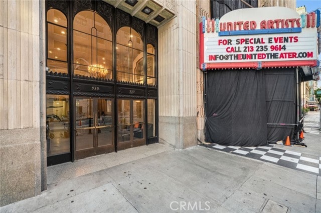 Building Photo - 939 S Broadway