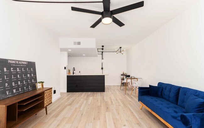 Building Photo - Option with 1 Month Free rent! 1 Bedroom with UTILITIES included!