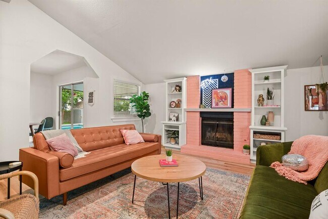 Building Photo - 11011 Jordan Ln