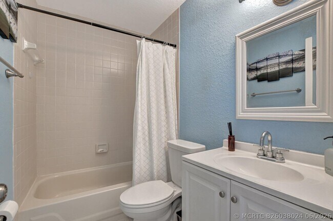Building Photo - 6682 Via Regina