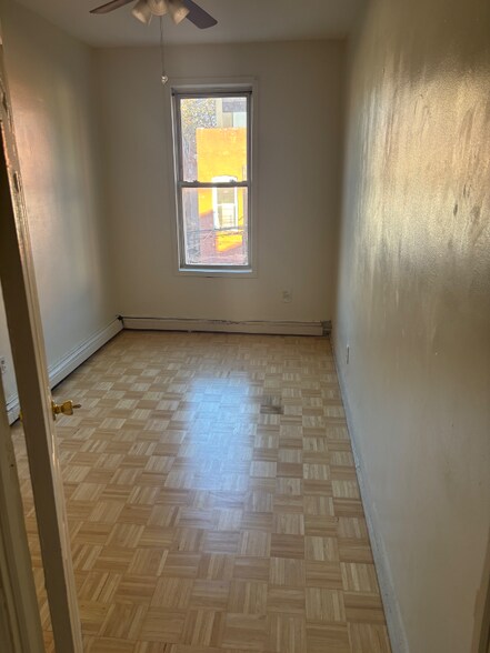 Building Photo - 201 E 51st St