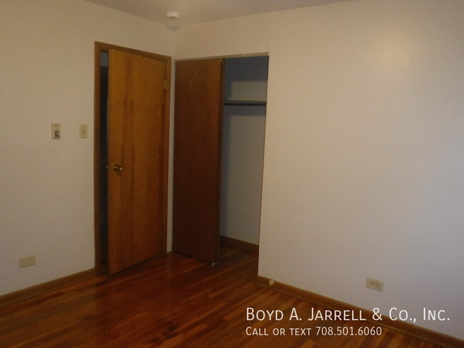 Building Photo - Immediate occupancy quiet one bedroom