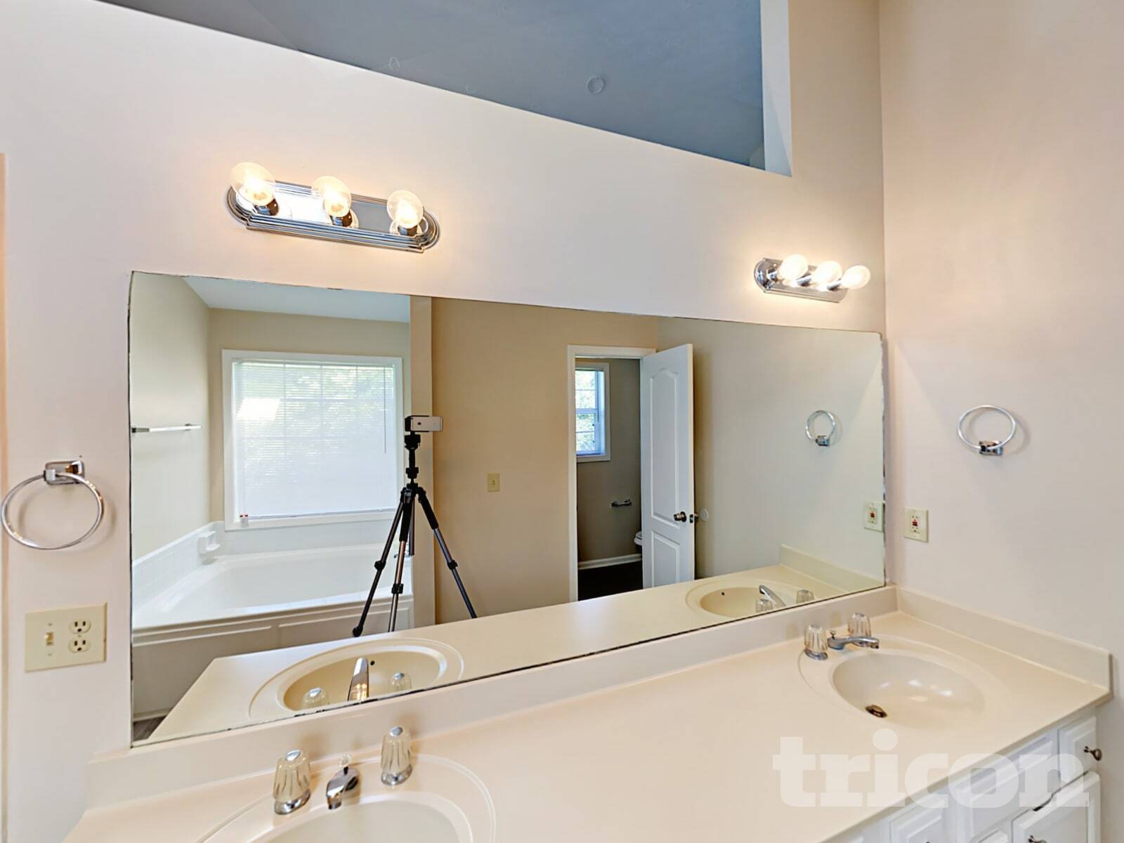 Building Photo - 3270 Summit Pl Dr