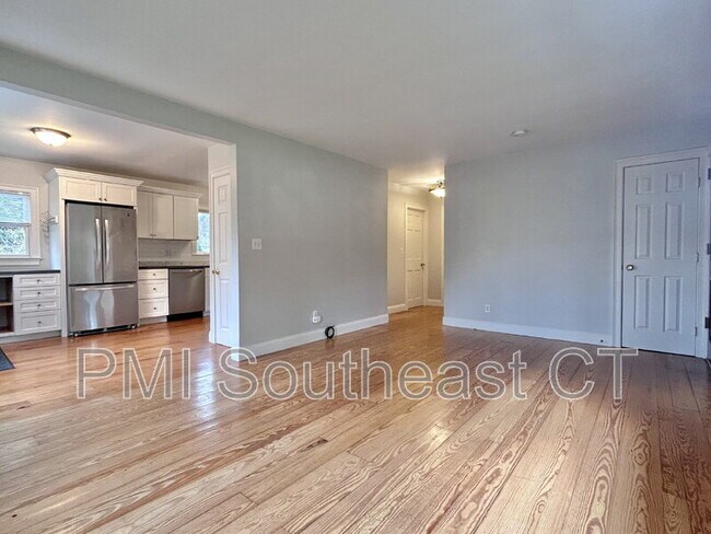 Building Photo - 44 Lathrop Rd