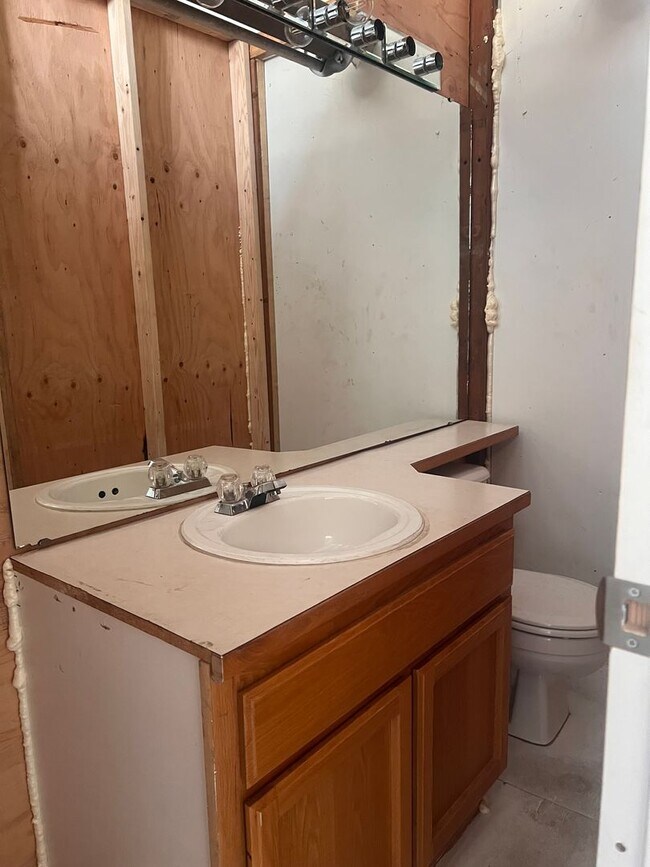 Building Photo - Holiday Move in Special  - $500 Off Rent!!!! 3 bedroom, 1 Bath home - Rare find with a large back...