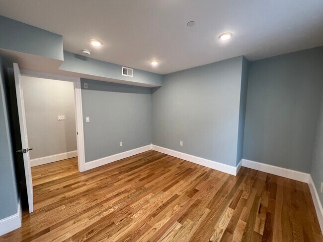 Building Photo - 159 Morrison Ave