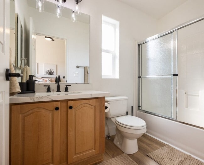 Building Photo - Beautiful 5 Bedroom 4 Bathroom with AMAZING VIEWS!!