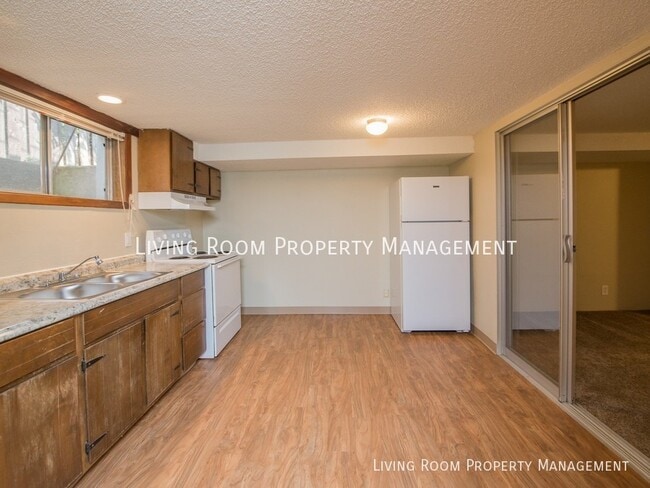 Building Photo - 8607 N Leonard St