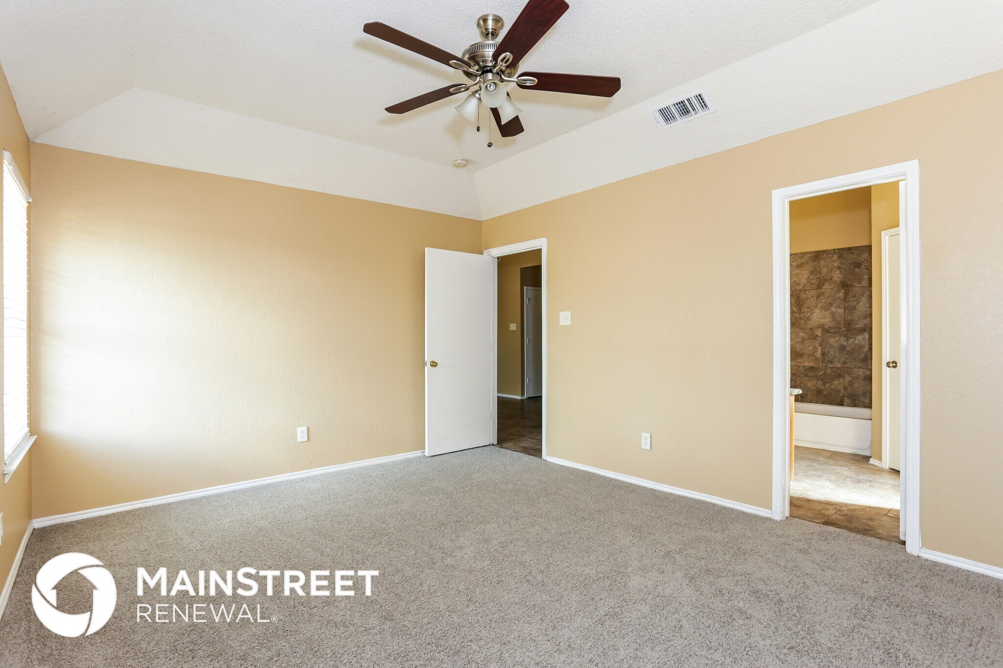 Building Photo - 1632 Hunting Green Dr