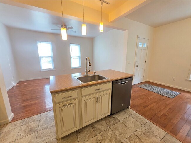 Building Photo - 311 Woodview Ave