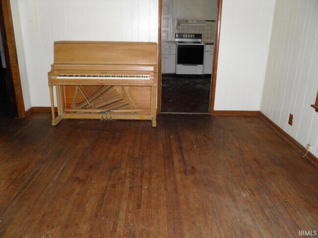 Building Photo - 551 S Washington St