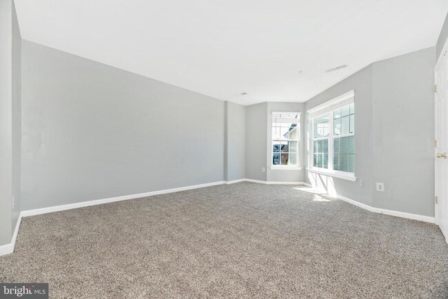 Building Photo - 618 Cawley Dr
