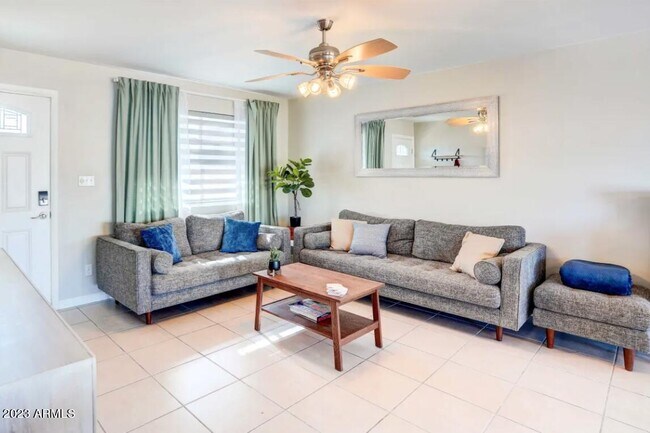 Building Photo - 1648 W Grovers Ave