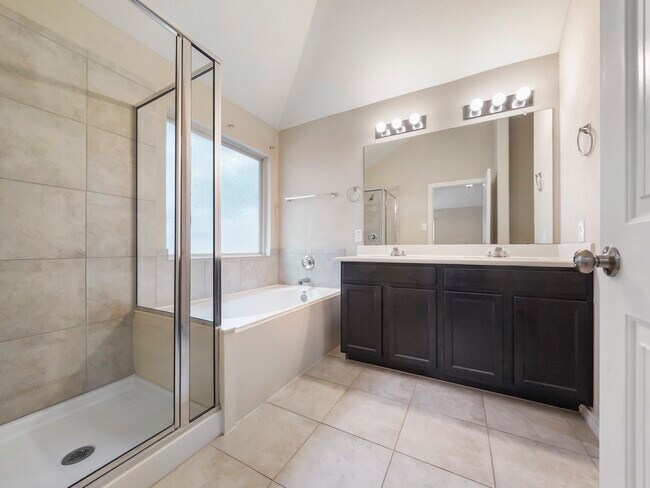 Building Photo - 1519 Spencer Glen Ln