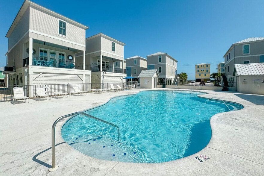 Building Photo - 1592 W Beach Blvd