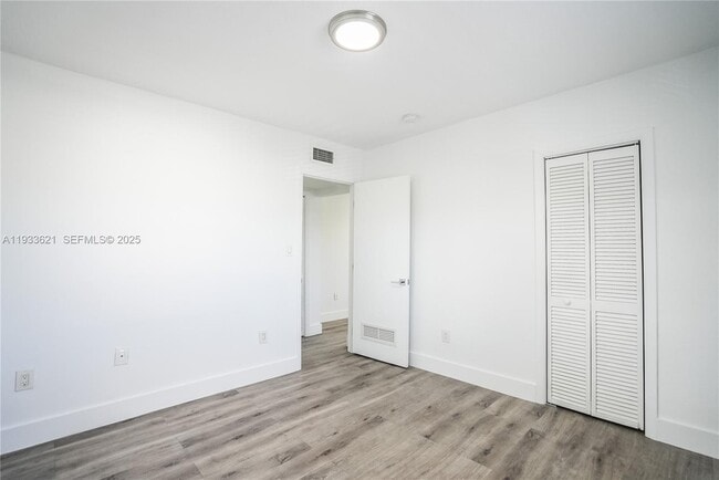 Building Photo - 1950 NW 2nd Ct