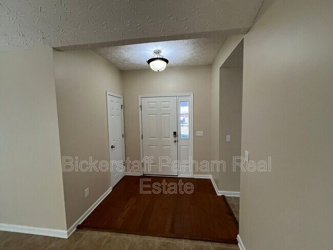 Building Photo - 14 Brentwood Dr