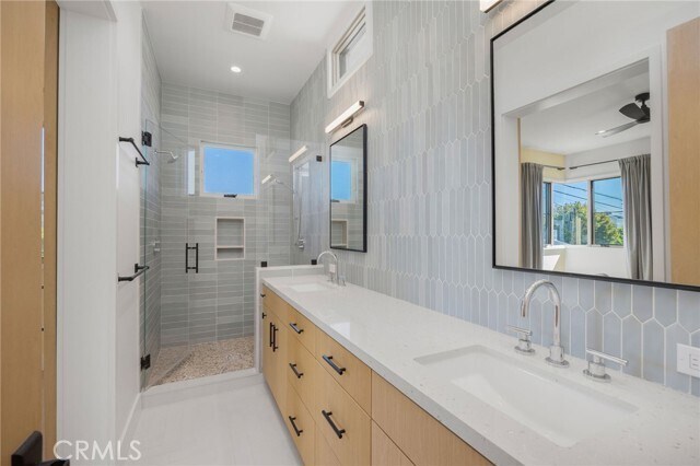 Building Photo - 1120 7th St