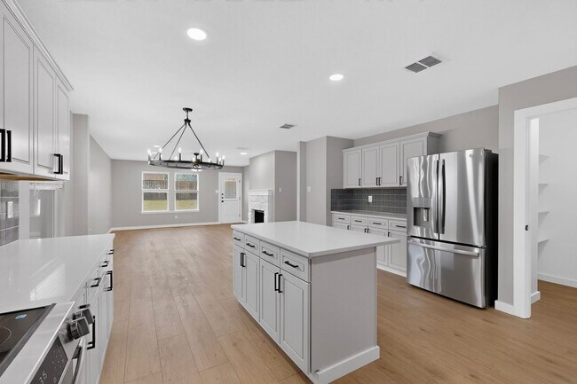 Building Photo - Spacious Renovation Ready To Be Called Home!!!