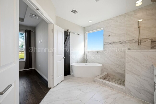 Building Photo - 605 Dumble St