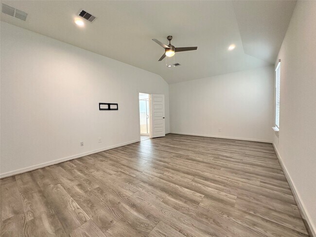 Building Photo - 2314 Cool Grns St