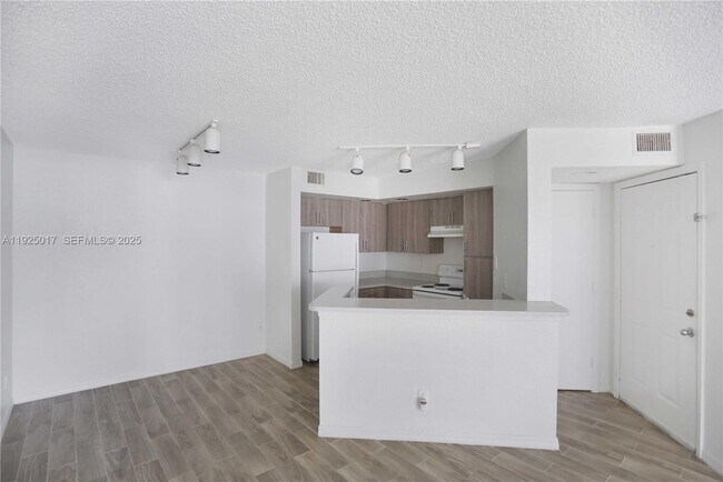 Building Photo - 417 Vista Isles Dr