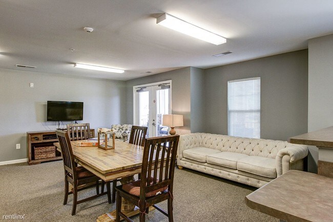 Building Photo - 2 br, 1 bath Apartment - Tooley Place