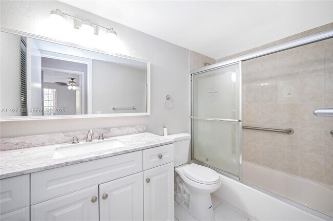 Building Photo - 7160 Fairway Dr