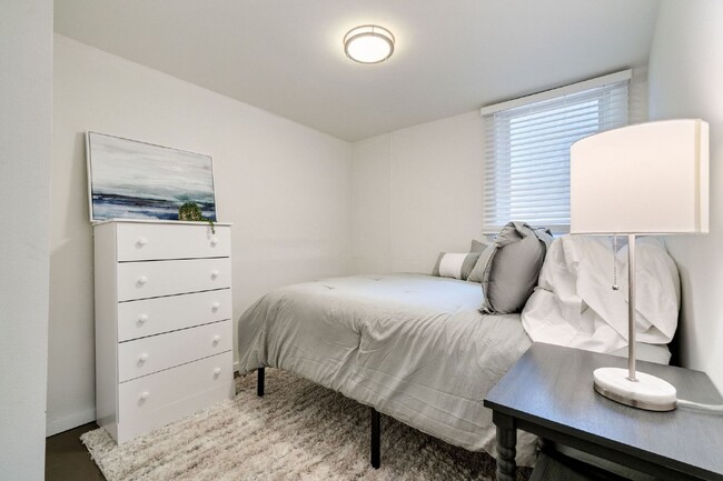 Building Photo - "Fully Furnished Monthly Rental - Newly Re...