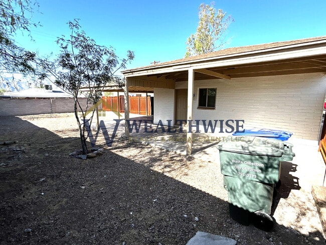 Building Photo - Freshly Remodeled 3 Bedroom 2 Bath Home for Rent 4641 E 13th Street Unit A,Tucson, AZ 85711 $1,49...