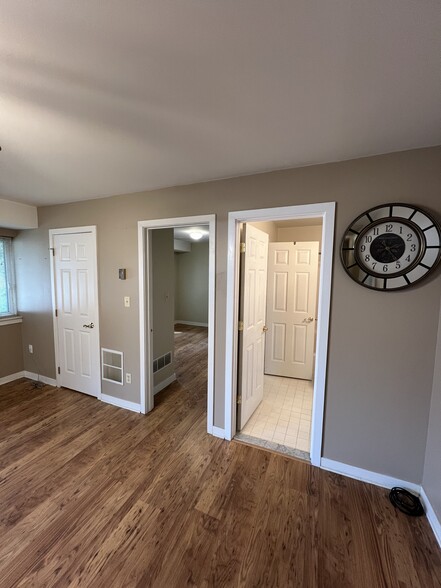 Building Photo - 4306 Eastview Ln