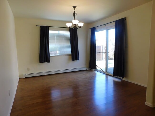 Building Photo - Spacious Home in Fruitvale